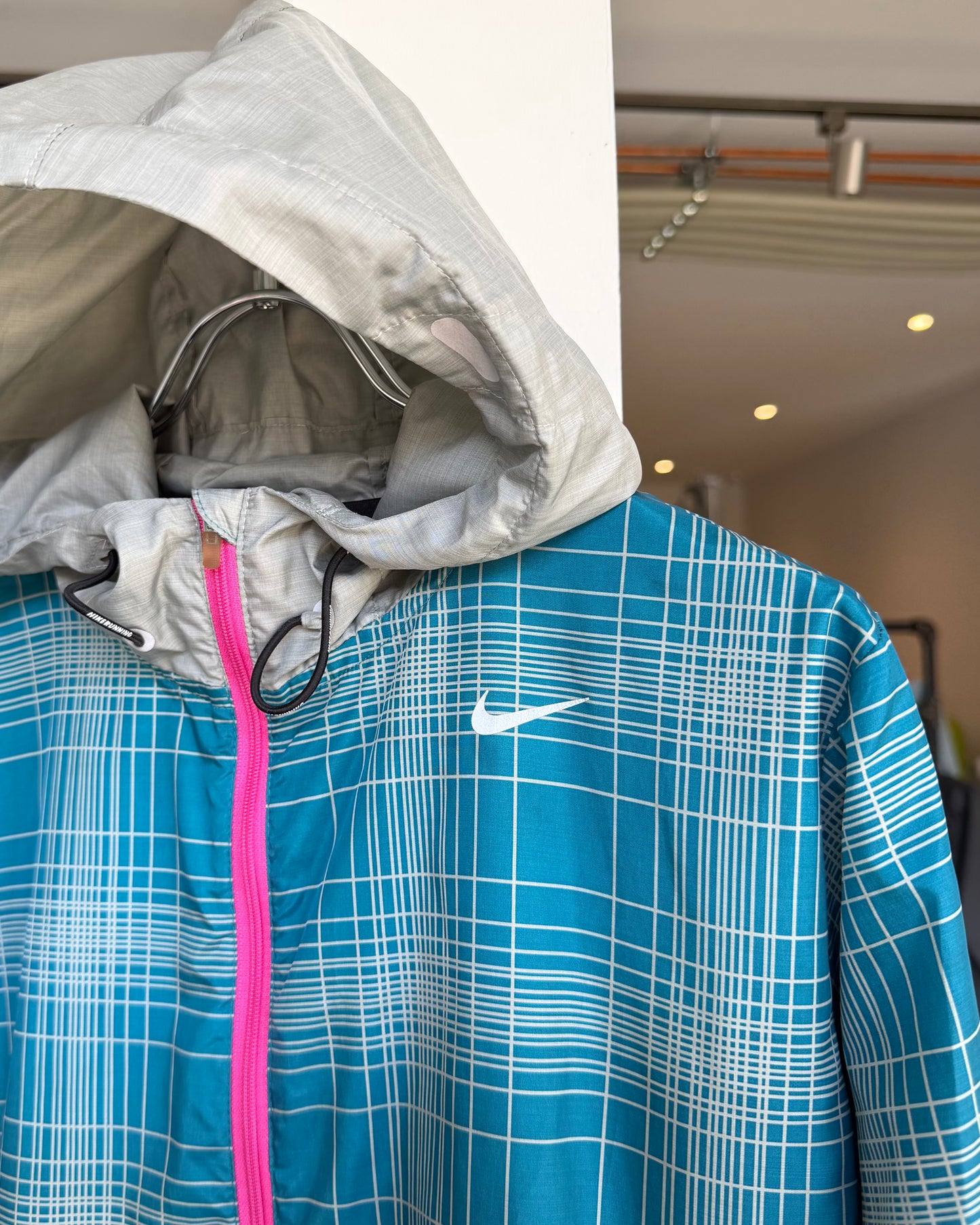 2011 Nike Plaid Lightweight Blue Jacket (M/L)
