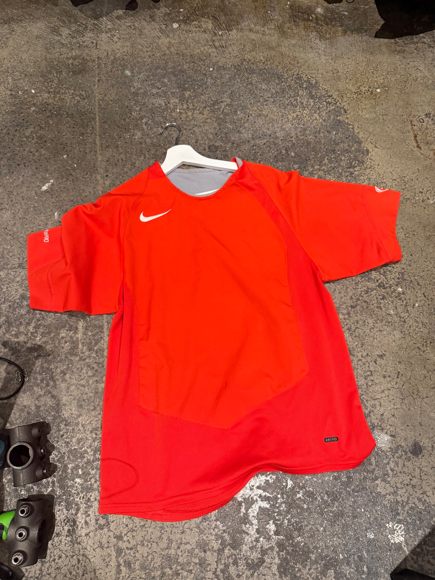 T90 tee Oski